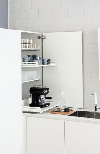 Wysuwane szafki kuchenne - estetyczne i praktyczne rozwiązanie nie tylko w kuchni